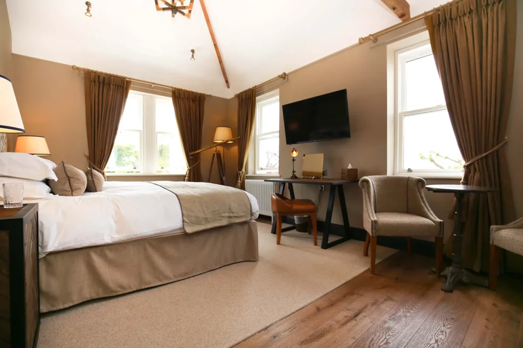 Bedroom with three chairs and a TV